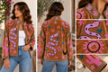 Casaco em Veludo Camel com Serpentes e Bordados Coloridos