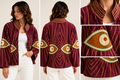 Casaco de Veludo Bordeaux com Olhos de Oris Bordados e Linhas Douradas Irradiantes