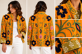 Casaco de Veludo Amarelo-Mostarda com Flores Azul-Marinho e Ramagens Bordadas