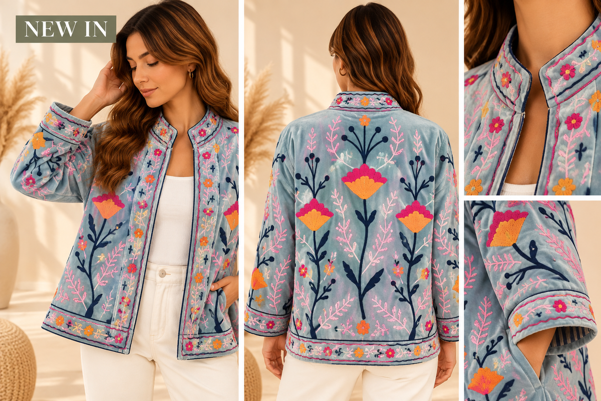 Casaco de Veludo Azul-Bebé com Flores Bordadas em Laranja e Rosa-Chiclete