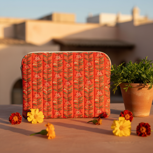 Capa iPad laranja floral cenário mediterrânico