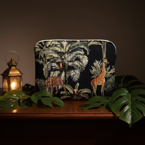Capa iPad selva tropical noturna cenário dramático